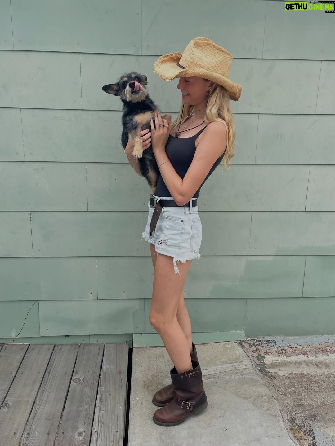 Rachel Roberts - 3.2K Likes - I blinked and you grew up! 
Happy 18th Birthday Ava! 
💫❤️💫❤️💫❤️💫❤️💫
I’m beyond grateful for the magical journey that is being your mama. Thank you for all the hugs and all the laughs and for getting to watch you grow into the woman you are becoming. I love you beyond words. 
I hope this trip around the sun is the best one yet! #aquariusseason♒️ @avaniccol