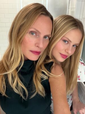 Rachel Roberts Instagram - I blinked and you grew up! 
Happy 18th Birthday Ava! 
💫❤️💫❤️💫❤️💫❤️💫
I’m beyond grateful for the magical journey that is being your mama. Thank you for all the hugs and all the laughs and for getting to watch you grow into the woman you are becoming. I love you beyond words. 
I hope this trip around the sun is the best one yet! #aquariusseason♒️ @avaniccol
