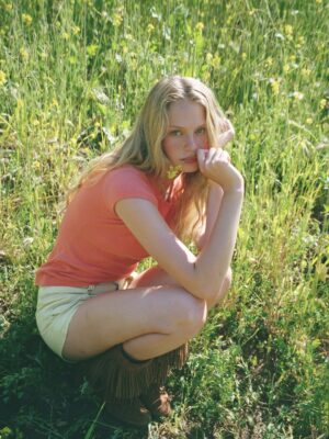 Rachel Roberts Instagram - I blinked and you grew up! 
Happy 18th Birthday Ava! 
💫❤️💫❤️💫❤️💫❤️💫
I’m beyond grateful for the magical journey that is being your mama. Thank you for all the hugs and all the laughs and for getting to watch you grow into the woman you are becoming. I love you beyond words. 
I hope this trip around the sun is the best one yet! #aquariusseason♒️ @avaniccol