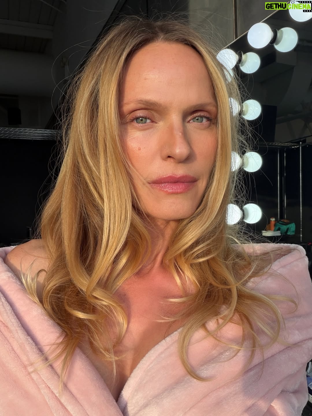 Rachel Roberts - 3.1K Likes - Quick trip to NYC with this dream team. 
Thank you @piariverola @d_i_a_n_n_a___l_u_n_t @emikaneko @dre_on_hair @thaisoficial  @brunatenorio @counterbeautyofficial @establishmentny and the whole team for an amazing shoot. #noretouchneeded