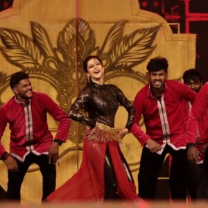 Radhika Narayan Instagram - On stage for #MarkUtsava at Hubli. Wishing @kichchasudeepa sir and the entire team of @markthefilm a great success!