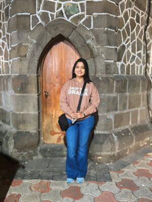 Rajeshwari Kharat Instagram - Sending warm Christmas wishes to You & Yours,
Wish you a Merry Christmas and a Happy New Year 🎅 💝✨
#merrychristmas #happynewyear #love #rajeshwarikharat
