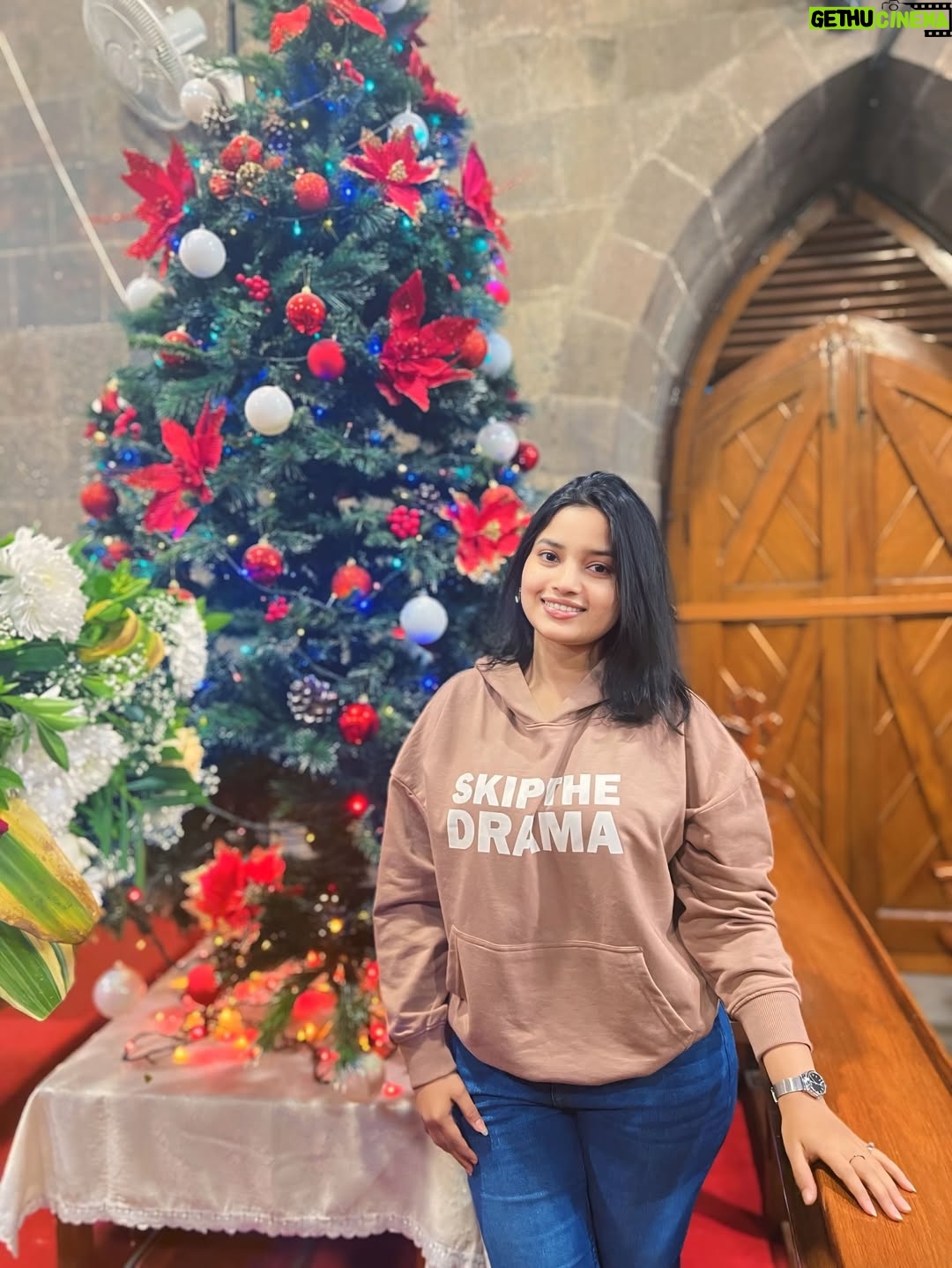 Rajeshwari Kharat - 13.8K Likes - Sending warm Christmas wishes to You & Yours,
Wish you a Merry Christmas and a Happy New Year 🎅 💝✨

#merrychristmas #happynewyear #love #rajeshwarikharat