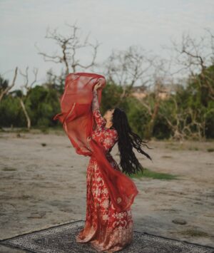 Rajisha Vijayan Instagram - In the wilderness, she felt at home 🍁

Wearing : @raw_mango
Styling : @stylewithmay_ @mayzaideh_khalid
Photography: @merin__georg 
MUA : @vasan_makeupartist
Hair:@makeup_artist_aneeshmadhav_in

#rajishavijayan #photoshoot