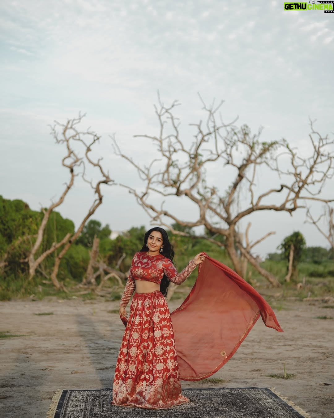 Rajisha Vijayan - 175.9K Likes - In the wilderness, she felt at home 🍁

Wearing : @raw_mango
Styling : @stylewithmay_ @mayzaideh_khalid
Photography: @merin__georg 
MUA : @vasan_makeupartist
Hair:@makeup_artist_aneeshmadhav_in

#rajishavijayan #photoshoot