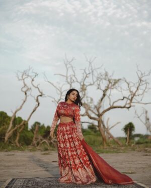 Rajisha Vijayan Instagram - In the wilderness, she felt at home 🍁

Wearing : @raw_mango
Styling : @stylewithmay_ @mayzaideh_khalid
Photography: @merin__georg 
MUA : @vasan_makeupartist
Hair:@makeup_artist_aneeshmadhav_in

#rajishavijayan #photoshoot