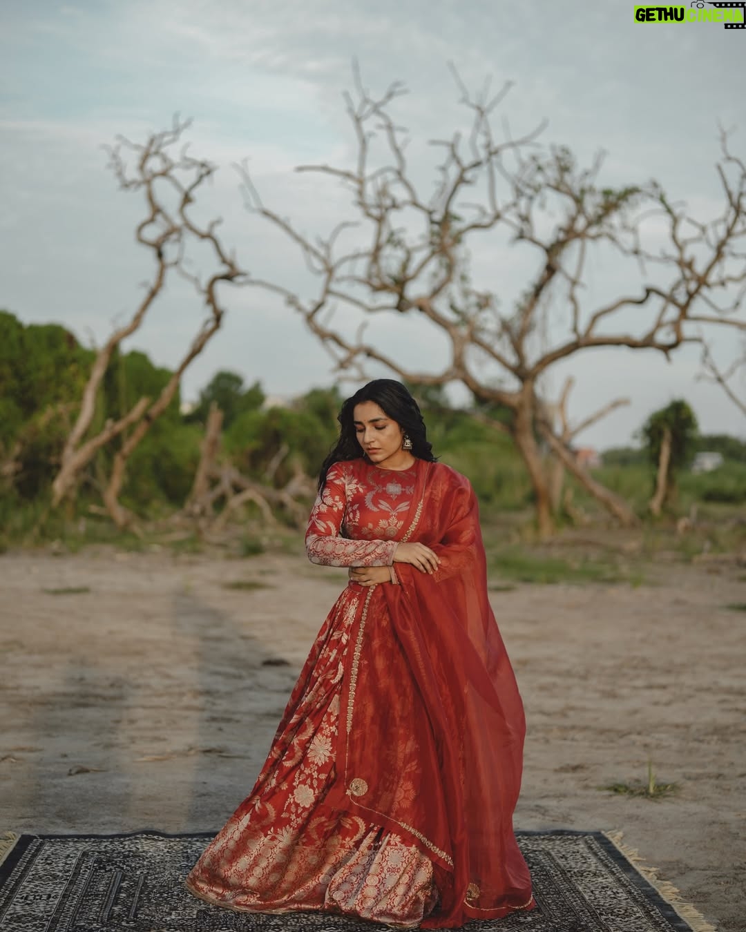 Rajisha Vijayan - 175.9K Likes - In the wilderness, she felt at home 🍁

Wearing : @raw_mango
Styling : @stylewithmay_ @mayzaideh_khalid
Photography: @merin__georg 
MUA : @vasan_makeupartist
Hair:@makeup_artist_aneeshmadhav_in

#rajishavijayan #photoshoot