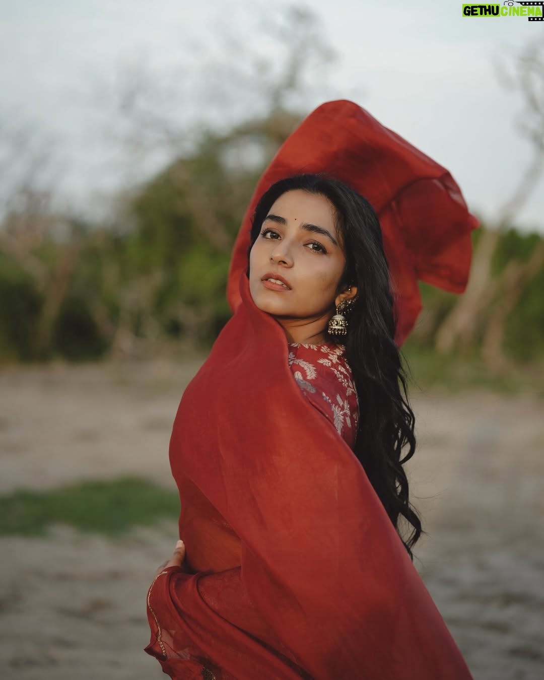 Rajisha Vijayan - 175.9K Likes - In the wilderness, she felt at home 🍁

Wearing : @raw_mango
Styling : @stylewithmay_ @mayzaideh_khalid
Photography: @merin__georg 
MUA : @vasan_makeupartist
Hair:@makeup_artist_aneeshmadhav_in

#rajishavijayan #photoshoot