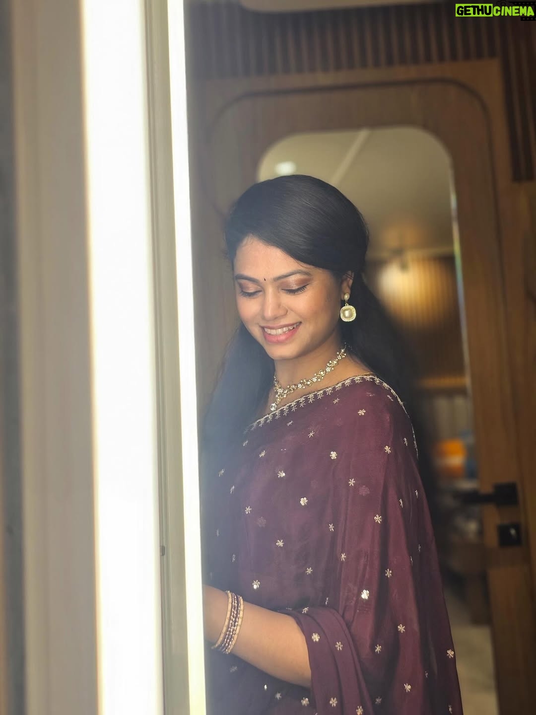 Ramya Behara - 39.8K Likes - The struggle @sahithichaganti and I went through just to find decent lighting deserves an award 🤣

Outfit by @kowshiki_couture 💃🏻