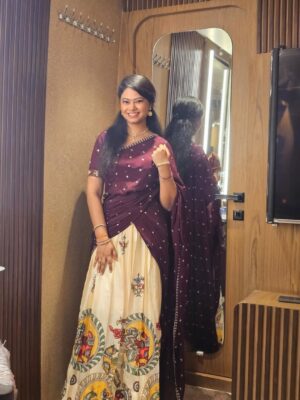 Ramya Behara Instagram - The struggle @sahithichaganti and I went through just to find decent lighting deserves an award 🤣

Outfit by @kowshiki_couture 💃🏻