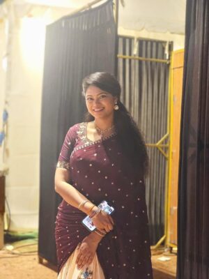 Ramya Behara Instagram - The struggle @sahithichaganti and I went through just to find decent lighting deserves an award 🤣

Outfit by @kowshiki_couture 💃🏻