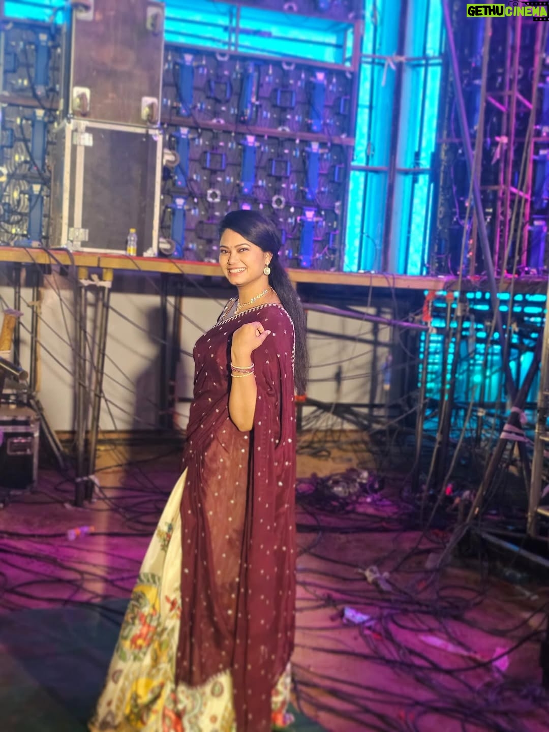 Ramya Behara - 39.8K Likes - The struggle @sahithichaganti and I went through just to find decent lighting deserves an award 🤣

Outfit by @kowshiki_couture 💃🏻