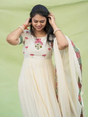 Ramya Behara Instagram - Don’t let anyone dim the glow you carry❤️✨

Outfit by @vastra_suka 
Captured by @yes_myclicks