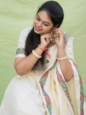 Ramya Behara Instagram - Don’t let anyone dim the glow you carry❤️✨

Outfit by @vastra_suka 
Captured by @yes_myclicks