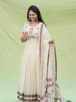 Ramya Behara Instagram - Don’t let anyone dim the glow you carry❤️✨

Outfit by @vastra_suka 
Captured by @yes_myclicks