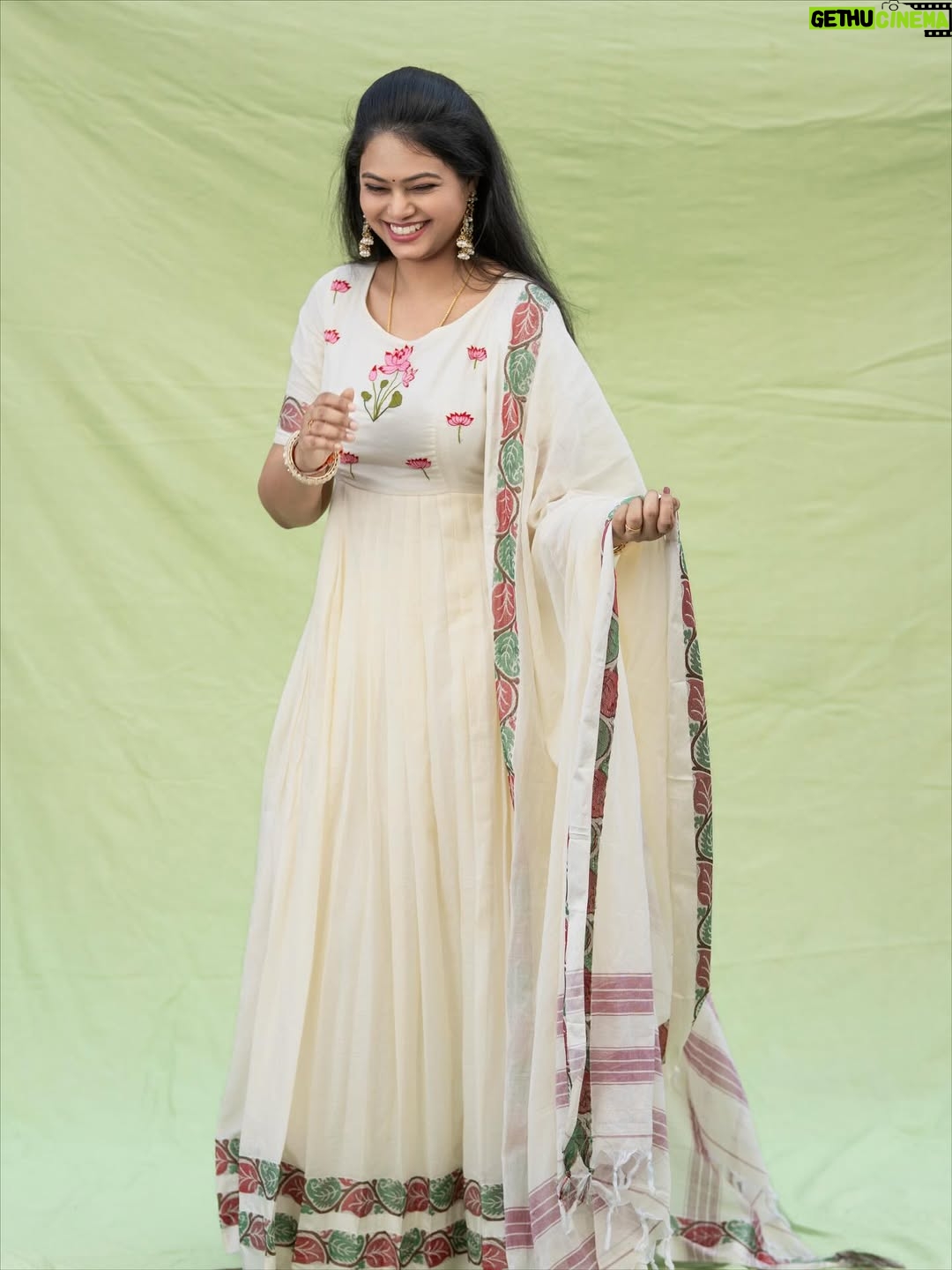Ramya Behara - 37.6K Likes - Don’t let anyone dim the glow you carry❤️✨

Outfit by @vastra_suka 
Captured by @yes_myclicks
