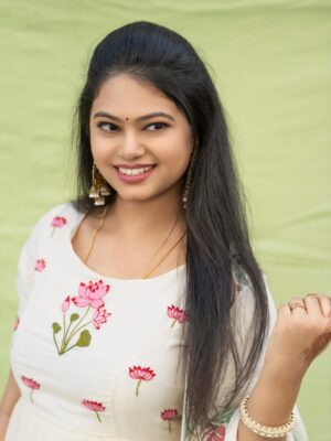 Ramya Behara Instagram - Don’t let anyone dim the glow you carry❤️✨

Outfit by @vastra_suka 
Captured by @yes_myclicks