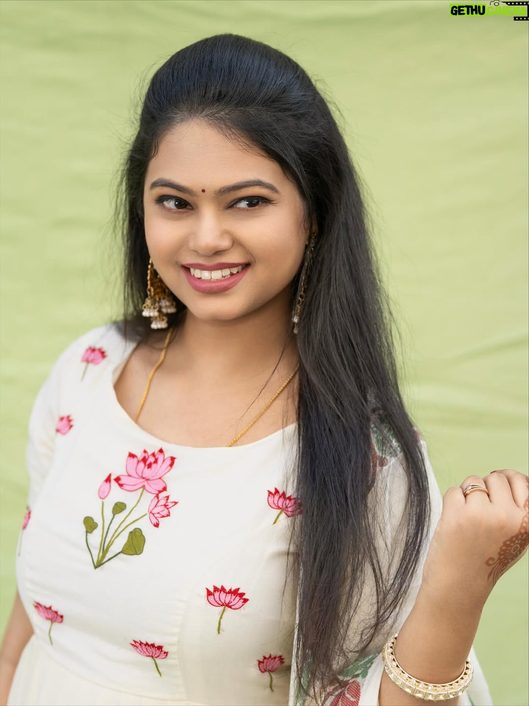 Ramya Behara - 37.6K Likes - Don’t let anyone dim the glow you carry❤️✨

Outfit by @vastra_suka 
Captured by @yes_myclicks
