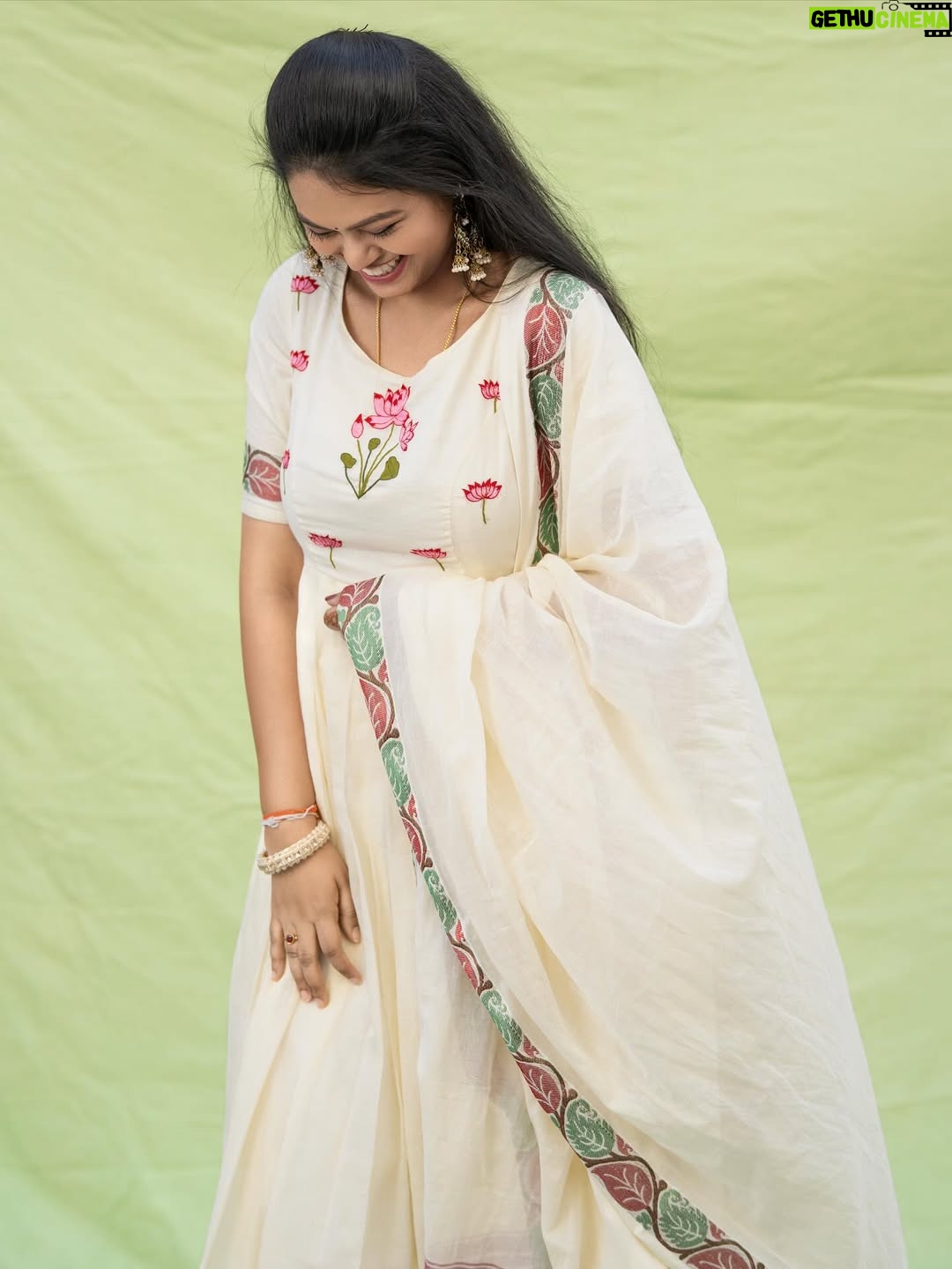 Ramya Behara - 37.6K Likes - Don’t let anyone dim the glow you carry❤️✨

Outfit by @vastra_suka 
Captured by @yes_myclicks