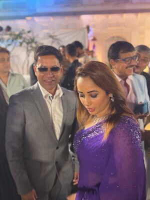 Rani Chatterjee Instagram - जन्मदिन की शुभकामनाएं हमारे प्यारे सितारे को आपका सरल स्वभाव ही आपको सुपरस्टार बनाता है आप को जीवन की सारी खुशियां मिले दिनेश जी हमेशा स्वस्थ और व्यस्त रहे यही कामना है 🤞🏻🧿 #happybirthday @dineshlalyadav 🤞🏻