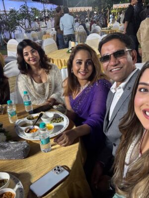 Rani Chatterjee Instagram - जन्मदिन की शुभकामनाएं हमारे प्यारे सितारे को आपका सरल स्वभाव ही आपको सुपरस्टार बनाता है आप को जीवन की सारी खुशियां मिले दिनेश जी हमेशा स्वस्थ और व्यस्त रहे यही कामना है 🤞🏻🧿 #happybirthday @dineshlalyadav 🤞🏻