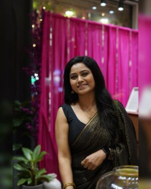 Rasika Vengurlekar Instagram - मकरसंक्रांतीच्या शुभेच्छा ✨

खरं खरं आणि गोड गोड बोला