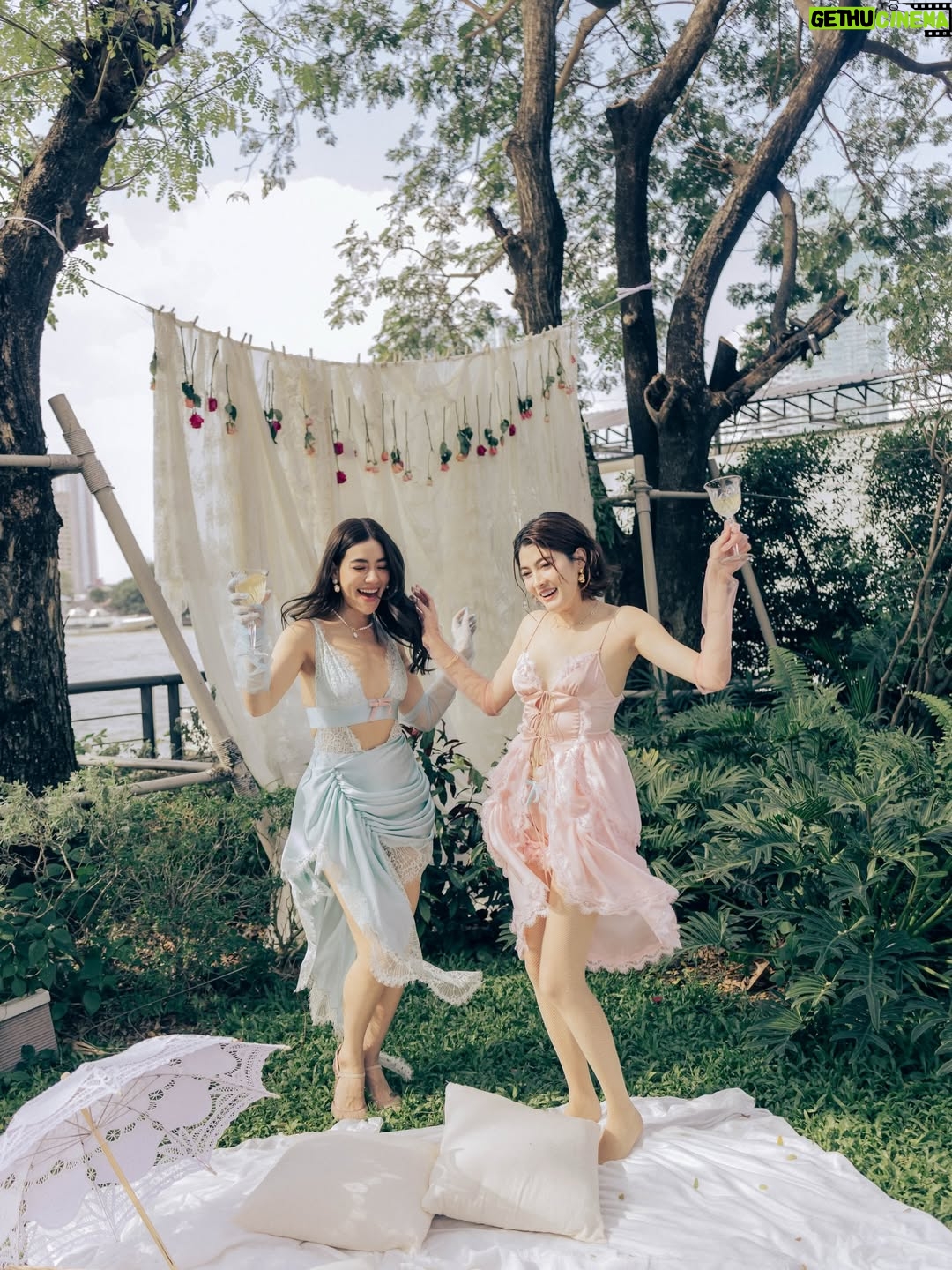 Rasri Balenciaga - 140.1K Likes - Afternoon tea party ในฝันของสาวหวาน💖🫖🍸