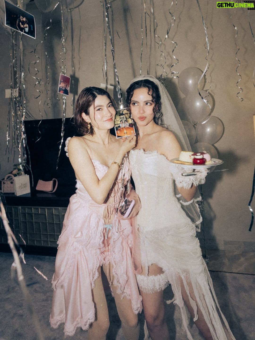 Rasri Balenciaga - 140.1K Likes - Afternoon tea party ในฝันของสาวหวาน💖🫖🍸