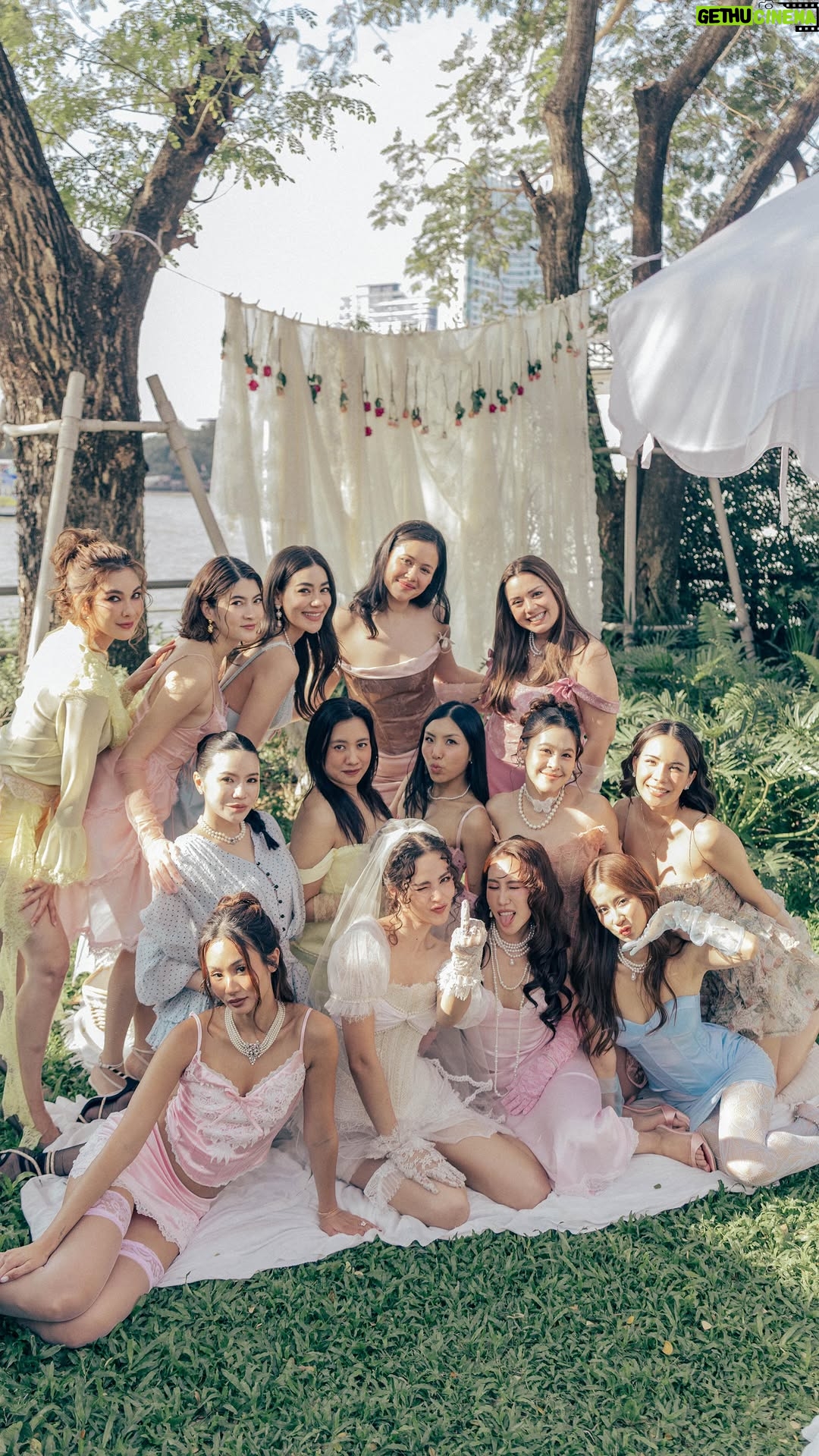 Rasri Balenciaga - 114.5K Likes - I’m happy to see you happy🥰 ขอบคุณอ่ะไรก็ตามที่ทำให้ได้เป็นเพื่อนกันนะ ดีใจที่ได้เห็นกันตั้งแต่ ดญ จนถึง นส และ นาง 🥹 I love you❤️💖