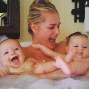 Rebecca Romijn Instagram - These two are 17 today, how did that happen? Happy birthday Dolly and Charlie! 🤍