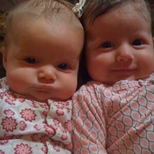 Rebecca Romijn Instagram - These two are 17 today, how did that happen? Happy birthday Dolly and Charlie! 🤍