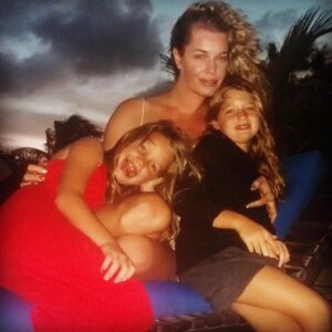 Rebecca Romijn Instagram - These two are 17 today, how did that happen? Happy birthday Dolly and Charlie! 🤍