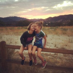 Rebecca Romijn Instagram - These two are 17 today, how did that happen? Happy birthday Dolly and Charlie! 🤍