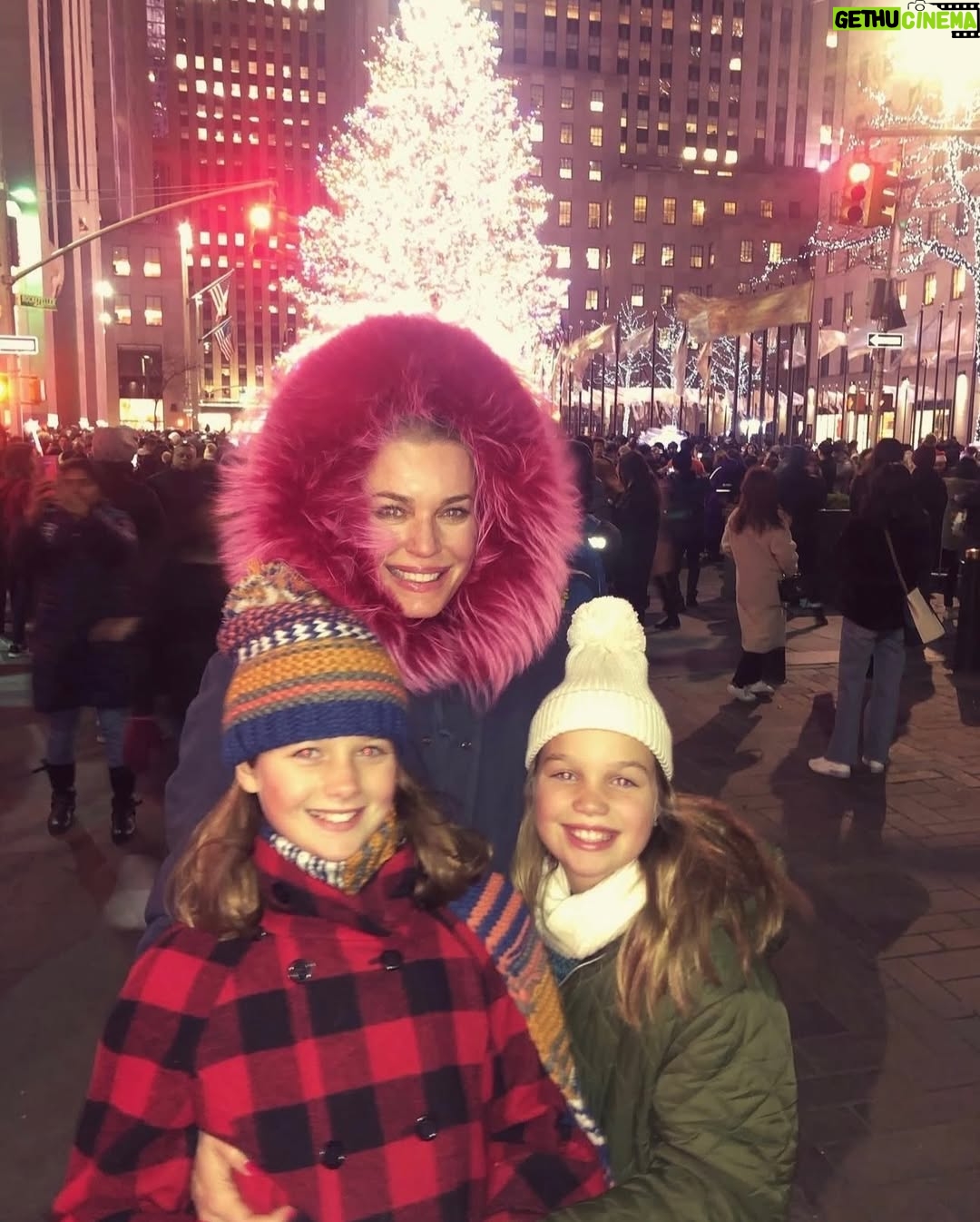 Rebecca Romijn - 10.6K Likes - A few of our favorite moments from holidays past and present 🎄 Hope you had a merry Christmas!