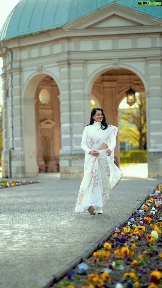 Reenu Mathews - 12.2K Likes - Loved the saree
Loved the weather
Loved the location 
Hence, the reel 🩷🧿🤍

#reelswithreenu 
##sixyardsofelegance 
#sareereels
#lifestyleblogdubai
#drapesbyreenu