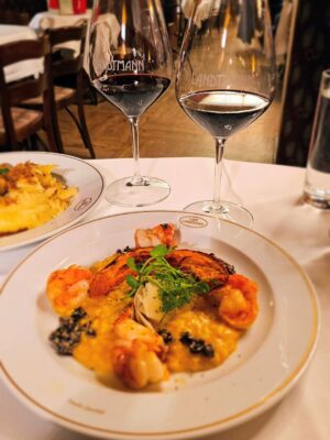 Reenu Mathews Instagram - An evening in Vienna ❤️
Got to visit the famous @cafelandtmann , which dates all the way back to 1873. It's considered Vienna's most elegant cafe. Enjoyed every bit 🫶