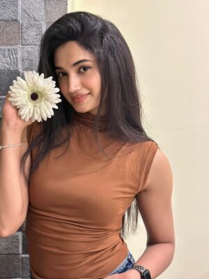 Reeshma Nanaiah Instagram - Today feels like a fresh page. Sending love and good wishes to everyone. Hoping this year brings more love, happy moments, and many reasons to smile for all of us.
Wishing everyone a very Happy New Year ✨♥️
-Reeshu🎀