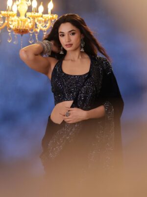 Reeshma Nanaiah Instagram - For KD promotions on Big Boss Kannada 💙💙

Photographer - @nivas_narayan 
Styling and outfit- @arulaa_by_rashmianooprao