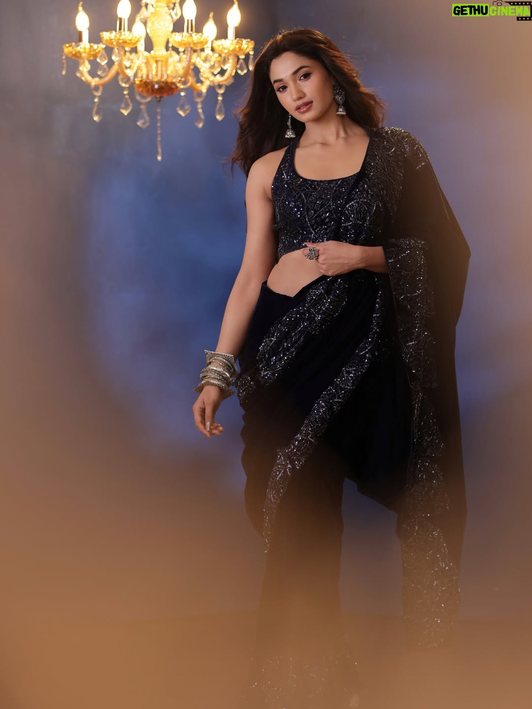 Reeshma Nanaiah - 147.5K Likes - For KD promotions on Big Boss Kannada 💙💙

Photographer - @nivas_narayan 
Styling and outfit- @arulaa_by_rashmianooprao