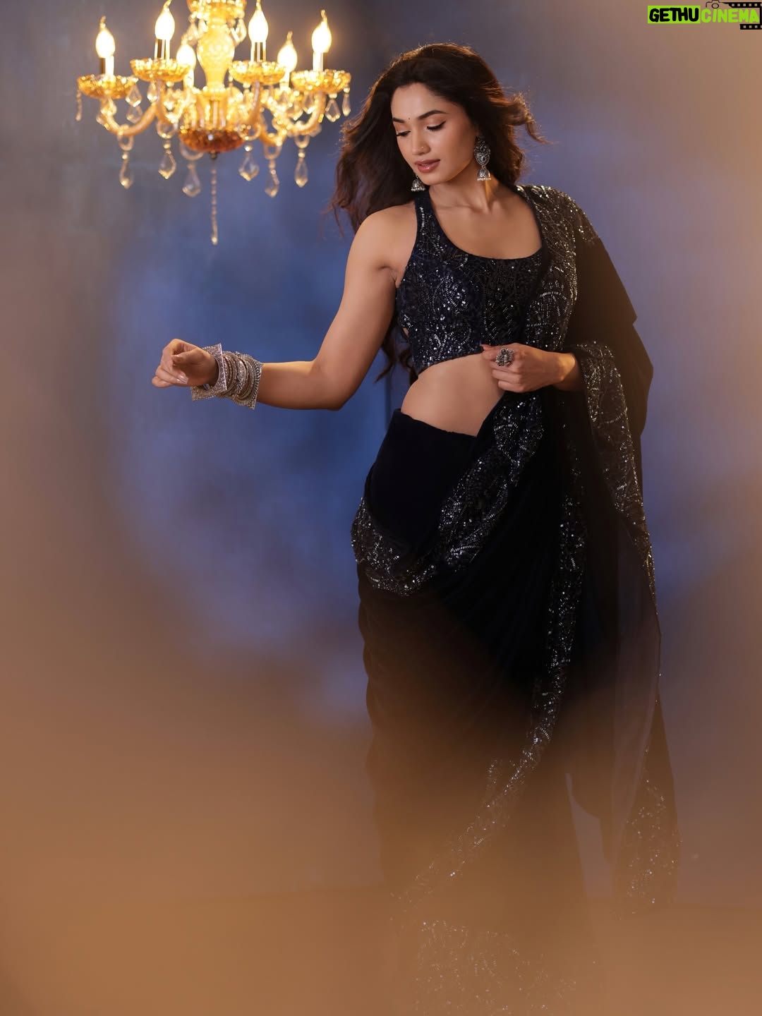 Reeshma Nanaiah - 147.5K Likes - For KD promotions on Big Boss Kannada 💙💙

Photographer - @nivas_narayan 
Styling and outfit- @arulaa_by_rashmianooprao