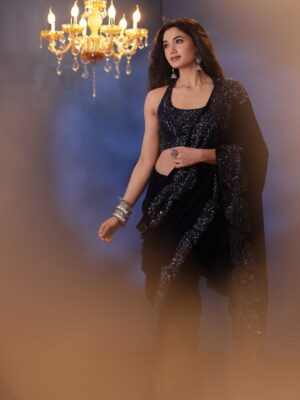 Reeshma Nanaiah Instagram - For KD promotions on Big Boss Kannada 💙💙

Photographer - @nivas_narayan 
Styling and outfit- @arulaa_by_rashmianooprao