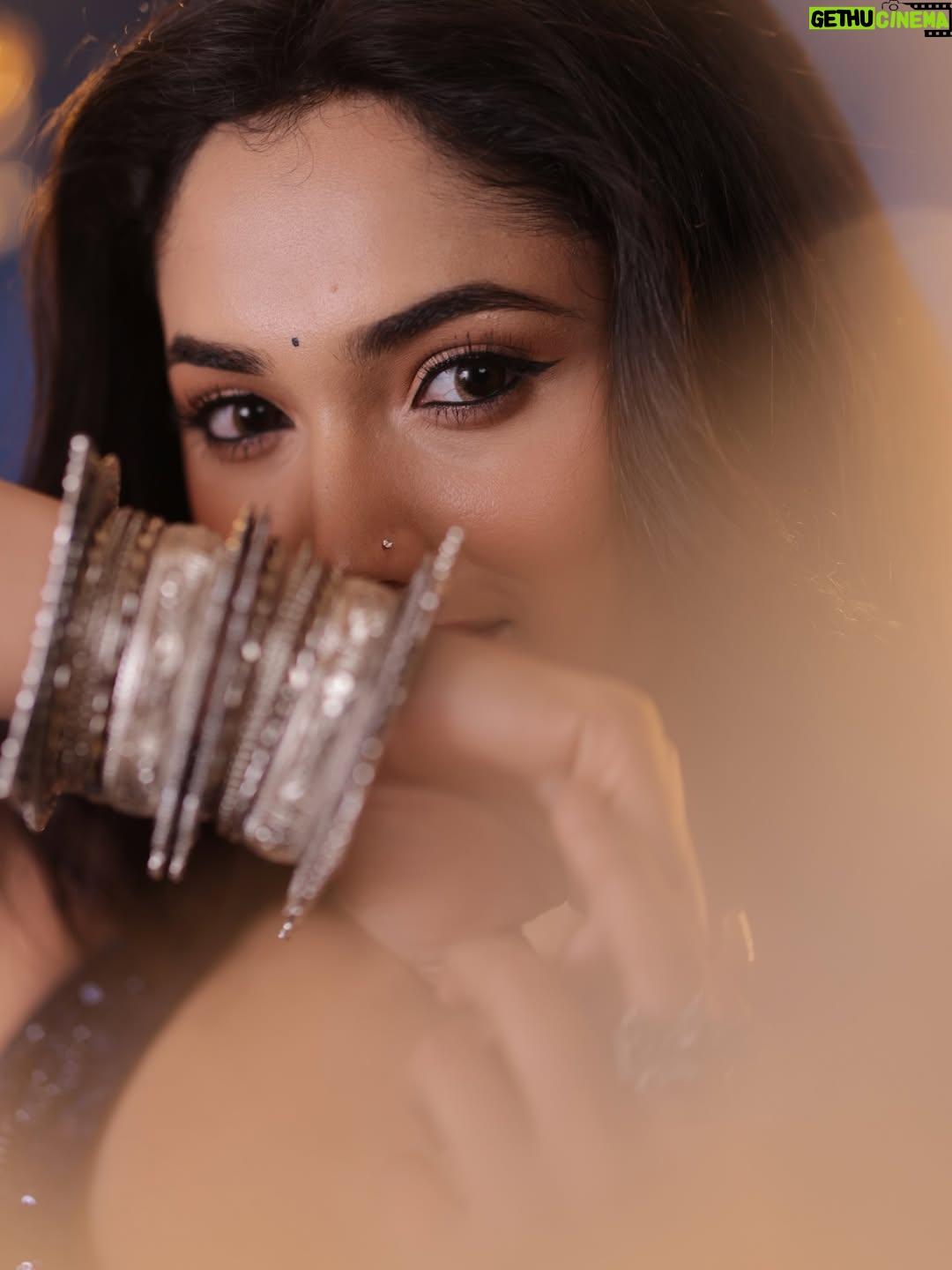 Reeshma Nanaiah - 147.5K Likes - For KD promotions on Big Boss Kannada 💙💙

Photographer - @nivas_narayan 
Styling and outfit- @arulaa_by_rashmianooprao