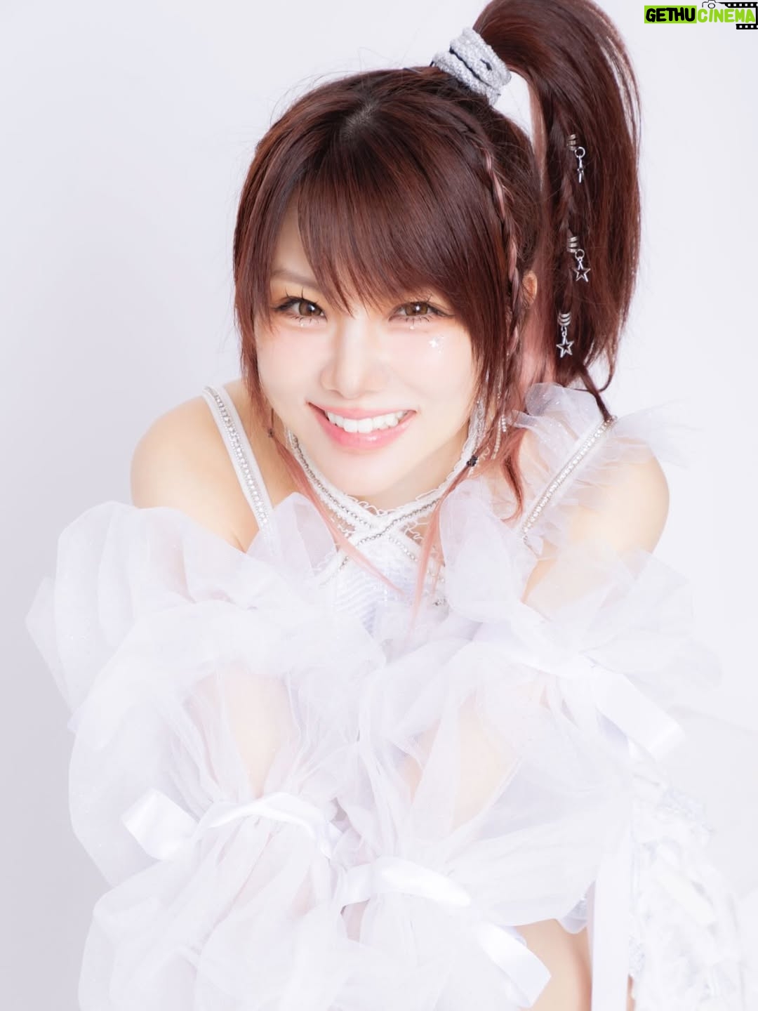 Reina Tanaka - 23.5K Likes - .
1月19日 デビュー23年記念日でした🎶
コメントくださった方ありがとうございます💕
⁡
体調不良すぎてSNSもあつかえませんでした😭
⁡
6期で1番最初にやめそうって言われとった田中れいなが
今も活動しております。
人は見かけで判断したらダメってのが立証できたのではないでしょうか😏笑
⁡
今日まで楽しくやってこられたのも
応援してくれて一緒に楽しんでくれるファンのみなさんのおかげです✨️🥰
いつもありがとう🎀✧

これからも体調には気をつけて
一緒に楽しく歩んでいきましょうっ!!
・‥…━━━☞・‥…━━━☞
#田中れいな #デビュー #23年記念  #モーニング娘  #6期