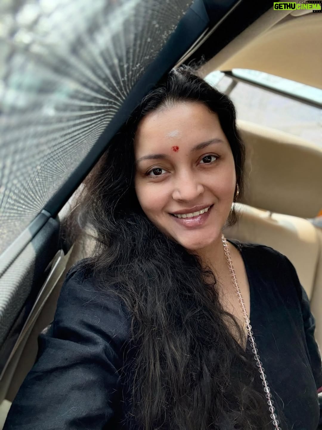 Renu Desai - 79.8K Likes - My baby’s shoulder is my comfort zone🥰
(The difference in leaning on his shoulder and leaning on the car window )