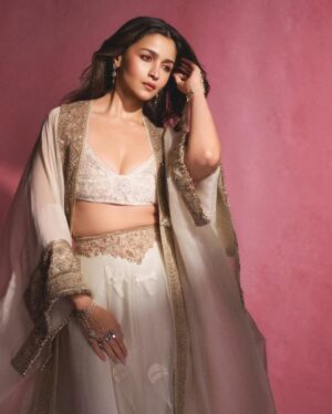 Rhea Kapoor Instagram - Last night with the golden girl @aliaabhatt in custom @anamikakhanna.in couture
Jewels
Haathphool- @therahjewels
Earrings @amrapalijewels
Glam @puneetbsaini
hair @amitthakur_hair
styled by me with @manishamelwani
team @dipteeagarwal @ishitasiyall @stylebyvanshika
photos @vaishnavpraveen
video @mahesh_videojournalist @tahirjasus
alia management @vaishalib2907
my management @alisha5dave