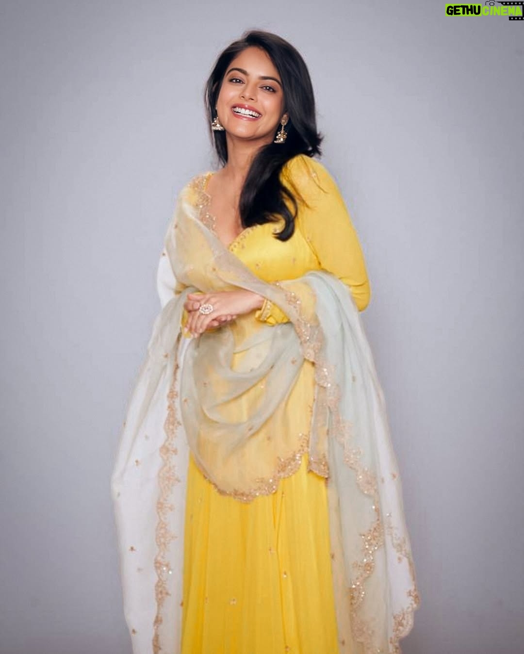 Riddhi Kumar - 41.9K Likes - Let the only contagion for us all be laughter 💛✨

Sunshine state of mind ☀️🧏🏻‍♀️🌻