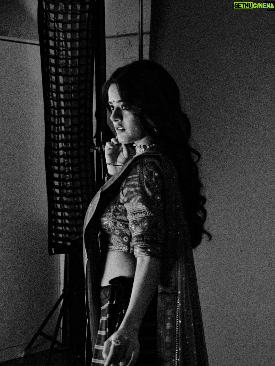 Riddhi Kumar - 38.6K Likes - Some colour some grey 🥀 

BTS with cuties 

Stylist : @radhikamehra 
MUA : @vaishnavisingh2.0 
Hair : @hair_by_gulnaaz 
Also photos by @hiyadasari_ are the besttt!

#bts #photoshoot #indianethnicwear