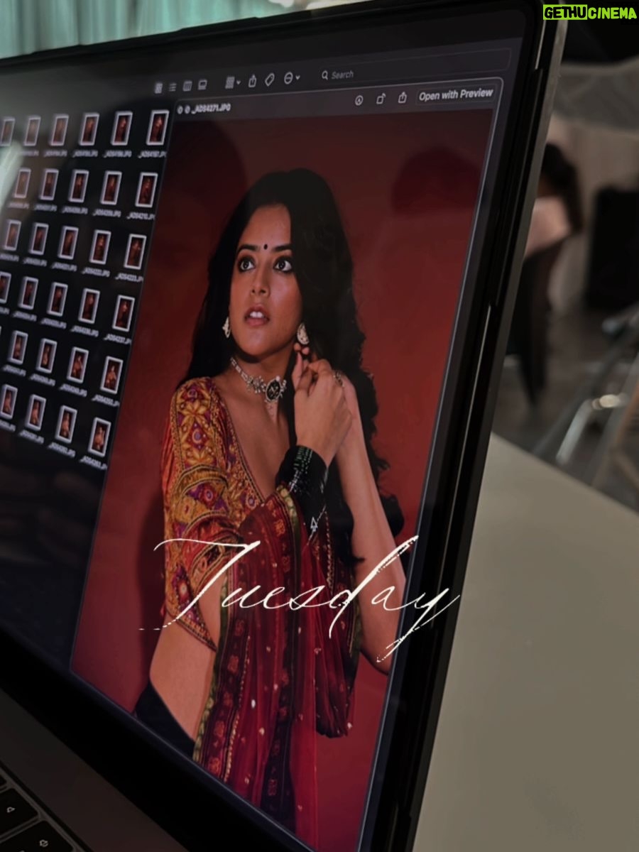 Riddhi Kumar - 38.6K Likes - Some colour some grey 🥀 

BTS with cuties 

Stylist : @radhikamehra 
MUA : @vaishnavisingh2.0 
Hair : @hair_by_gulnaaz 
Also photos by @hiyadasari_ are the besttt!

#bts #photoshoot #indianethnicwear
