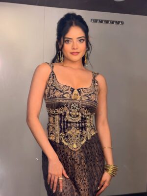 Riddhi Kumar Instagram - ✨

Outfit:- @tanva_by_deepika 
Acessories:- @sholdsherni @trishya_jewellery
Styling:- @shefalideora_
Style team:- @aksharamahi7
HMU - @makeuphairbydeepa 
Photographer - @arora.yogesh 🙈
@ohanatalents