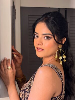 Riddhi Kumar Instagram - ✨

Outfit:- @tanva_by_deepika 
Acessories:- @sholdsherni @trishya_jewellery
Styling:- @shefalideora_
Style team:- @aksharamahi7
HMU - @makeuphairbydeepa 
Photographer - @arora.yogesh 🙈
@ohanatalents